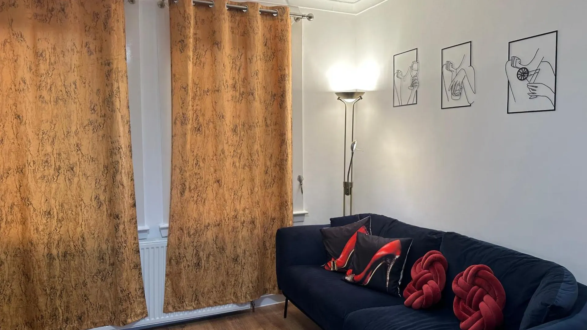 Private Main Door Two Bedrooms Apartment Edinburg Storbritannien