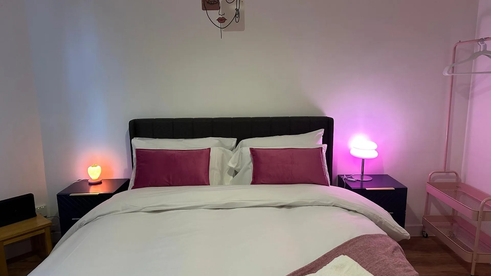 Private Main Door Two Bedrooms Apartment Edinburg 0*,