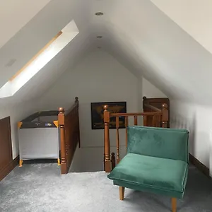 Cosy With Free Parking Close To Airport Édimbourg