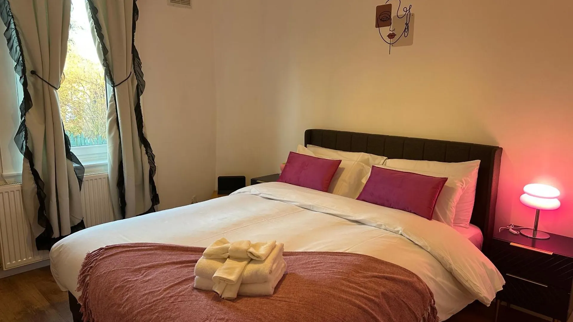 Private Main Door Two Bedrooms Apartment 0*, Edinburgh United Kingdom