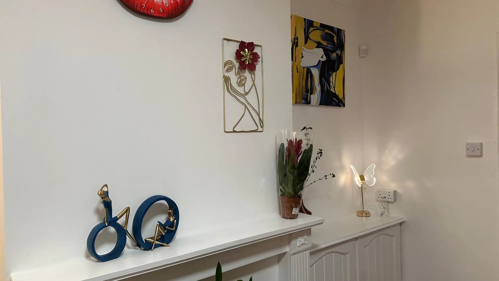 Private Main Door Two Bedrooms Apartment  Edinburgh