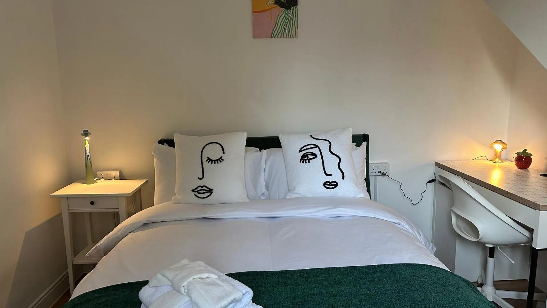 Private Main Door Two Bedrooms Apartment Edinburgh